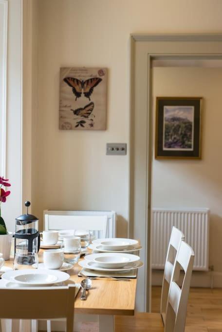 Self Catering , City Centre Apartment With Parking Единбург Екстериор снимка