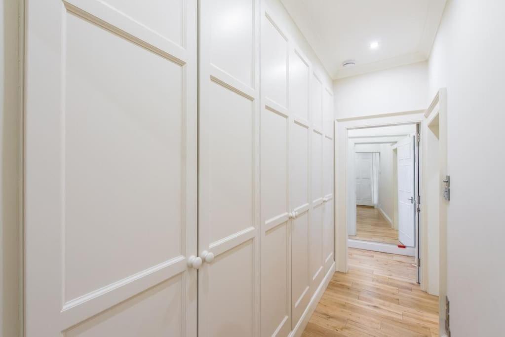 Self Catering , City Centre Apartment With Parking Единбург Екстериор снимка
