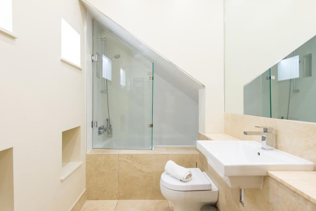 Self Catering , City Centre Apartment With Parking Единбург Екстериор снимка