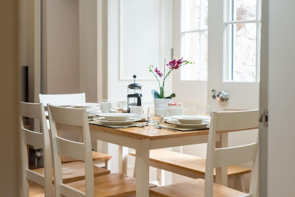 Self Catering , City Centre Apartment With Parking Единбург Екстериор снимка