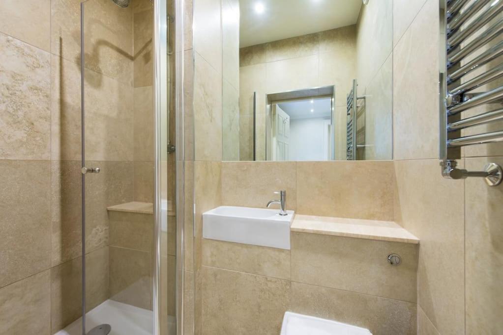 Self Catering , City Centre Apartment With Parking Единбург Екстериор снимка